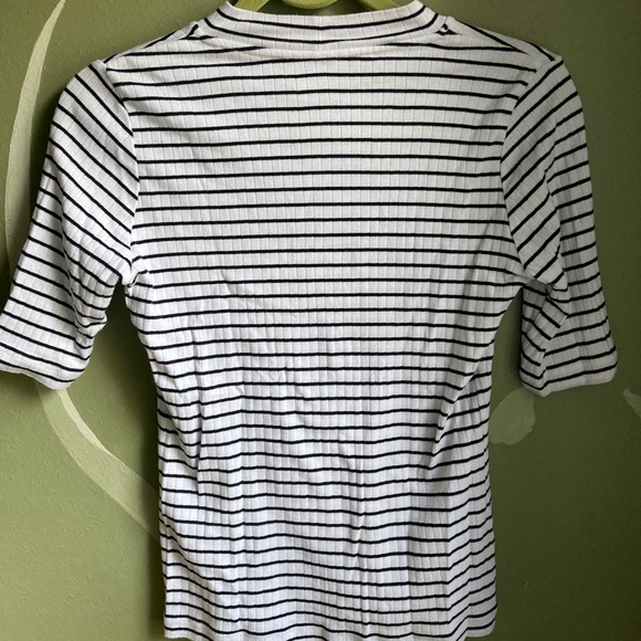Uniqlo high neck striped t-shirt - Picture 3 of 5
